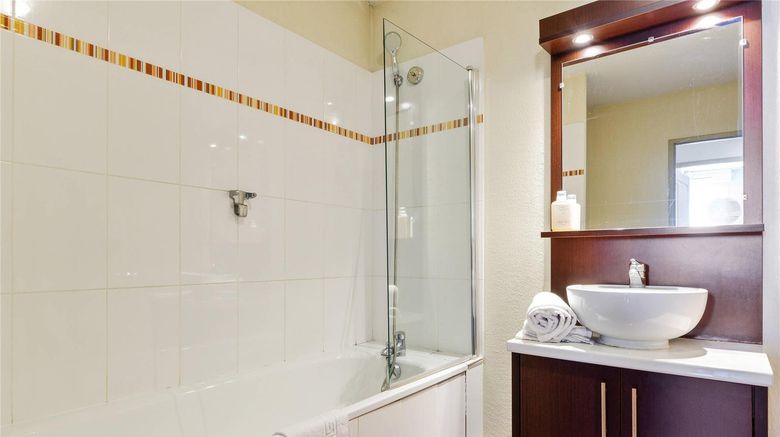 <b>Comfort Aparthotel Six-Fours Suite</b>. Images powered by <a href="https://iceportal.shijigroup.com/" title="IcePortal" target="_blank">IcePortal</a>.