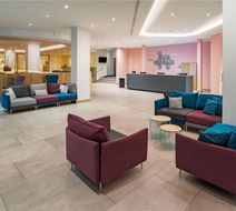 Spark by Hilton Wuppertal City Centre Lobby