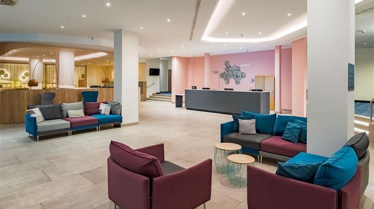 Spark by Hilton Wuppertal City Centre Lobby