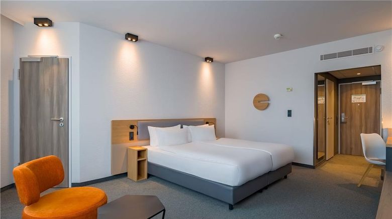 <b>Spark by Hilton Wuppertal City Centre Room</b>. Images powered by <a href="https://iceportal.shijigroup.com/" title="IcePortal" target="_blank">IcePortal</a>.