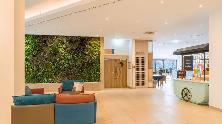 Spark by Hilton Wuppertal City Centre Lobby