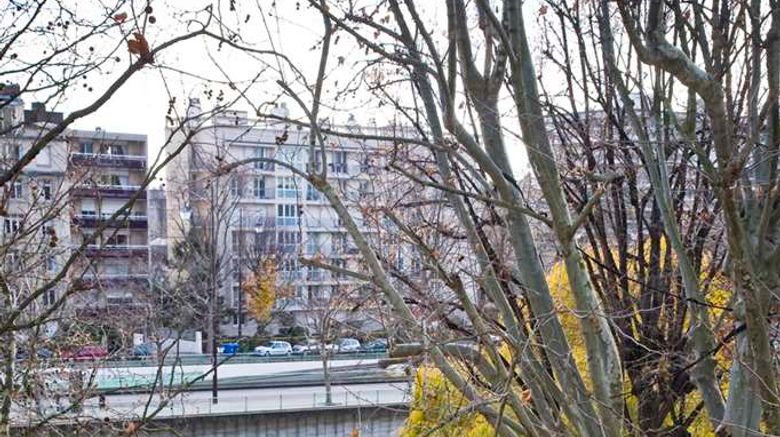 <b>Hotel De La Jatte Room</b>. Images powered by <a href="https://iceportal.shijigroup.com/" title="IcePortal" target="_blank">IcePortal</a>.