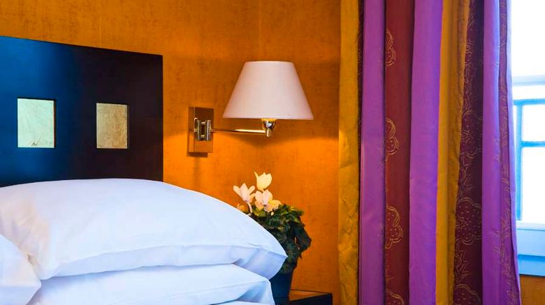 <b>Hotel De La Jatte Room</b>. Images powered by <a href="https://iceportal.shijigroup.com/" title="IcePortal" target="_blank">IcePortal</a>.