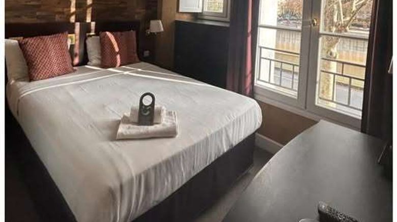<b>Hotel De La Jatte Room</b>. Images powered by <a href="https://iceportal.shijigroup.com/" title="IcePortal" target="_blank">IcePortal</a>.