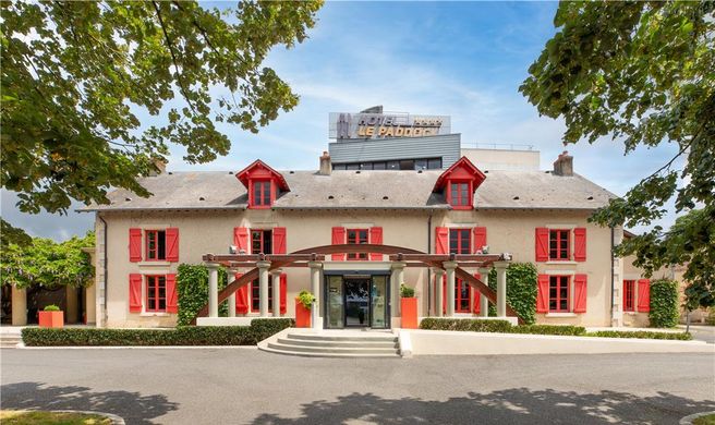 Hotel Le Paddock Exterior