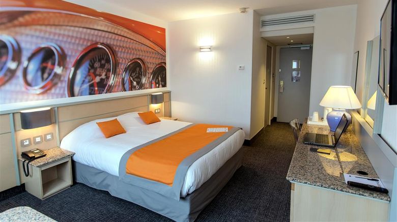 <b>Hotel Le Paddock Room</b>. Images powered by <a href="https://iceportal.shijigroup.com/" title="IcePortal" target="_blank">IcePortal</a>.