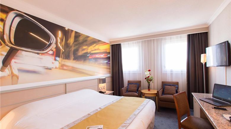 <b>Hotel Le Paddock Room</b>. Images powered by <a href="https://iceportal.shijigroup.com/" title="IcePortal" target="_blank">IcePortal</a>.