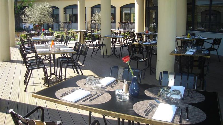 <b>Hotel Le Paddock Restaurant</b>. Images powered by <a href="https://iceportal.shijigroup.com/" title="IcePortal" target="_blank">IcePortal</a>.