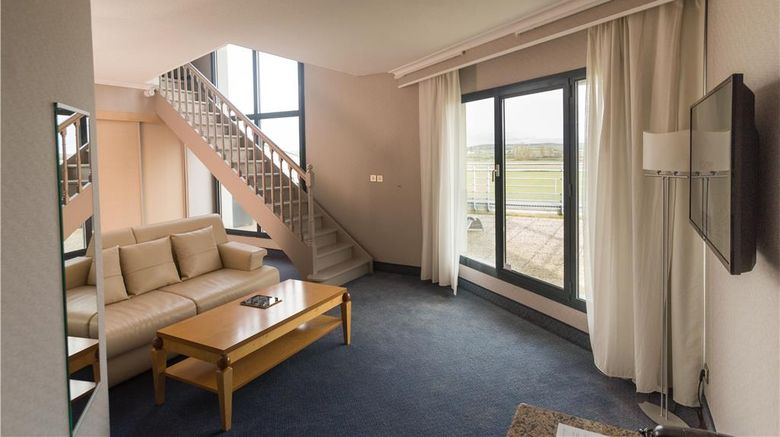 <b>Hotel Le Paddock Suite</b>. Images powered by <a href="https://iceportal.shijigroup.com/" title="IcePortal" target="_blank">IcePortal</a>.