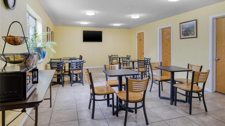 <b>SureStay by Best Western Massena Restaurant</b>. Images powered by <a href="https://iceportal.shijigroup.com/" title="IcePortal" target="_blank">IcePortal</a>.