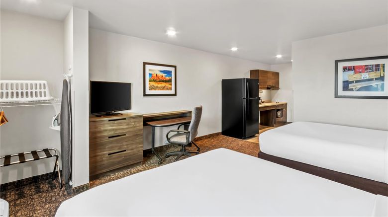 <b>Sonesta Simply Suites Avondale Room</b>. Images powered by <a href="https://iceportal.shijigroup.com/" title="IcePortal" target="_blank">IcePortal</a>.