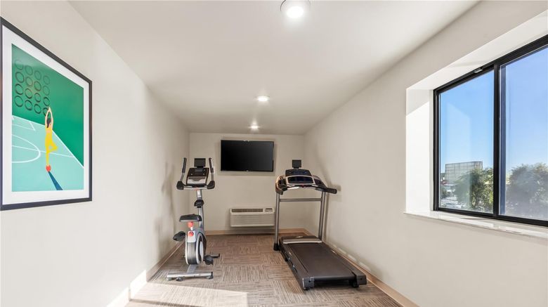 <b>Sonesta Simply Suites Avondale Health</b>. Images powered by <a href="https://iceportal.shijigroup.com/" title="IcePortal" target="_blank">IcePortal</a>.