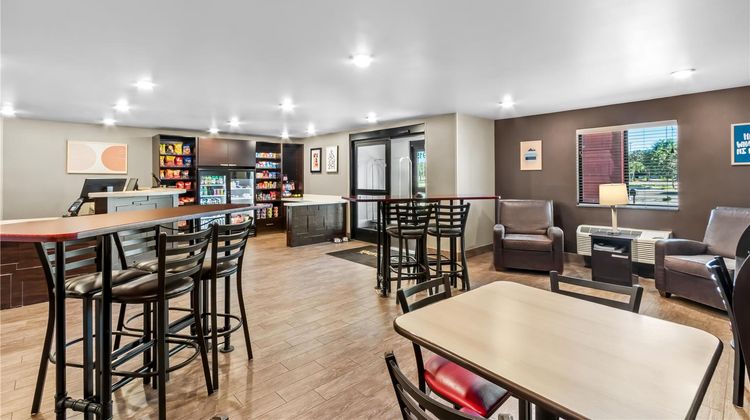 Sonesta Simply Suites Avondale Lobby
