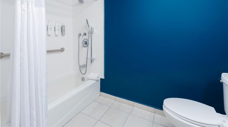 <b>Spark by Hilton Ponce Room</b>. Images powered by <a href="https://iceportal.shijigroup.com/" title="IcePortal" target="_blank">IcePortal</a>.