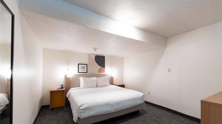 <b>Spark by Hilton Ponce Room</b>. Images powered by <a href="https://iceportal.shijigroup.com/" title="IcePortal" target="_blank">IcePortal</a>.