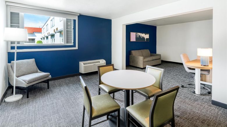 <b>Spark by Hilton Ponce Room</b>. Images powered by <a href="https://iceportal.shijigroup.com/" title="IcePortal" target="_blank">IcePortal</a>.