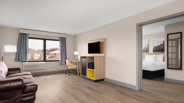 <b>Days Inn St Charles Suite</b>. Images powered by <a href="https://iceportal.shijigroup.com/" title="IcePortal" target="_blank">IcePortal</a>.