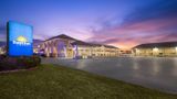 <b>Days Inn St Charles Exterior</b>. Images powered by <a href="https://iceportal.shijigroup.com/" title="IcePortal" target="_blank">IcePortal</a>.