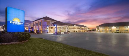 Days Inn St Charles Exterior