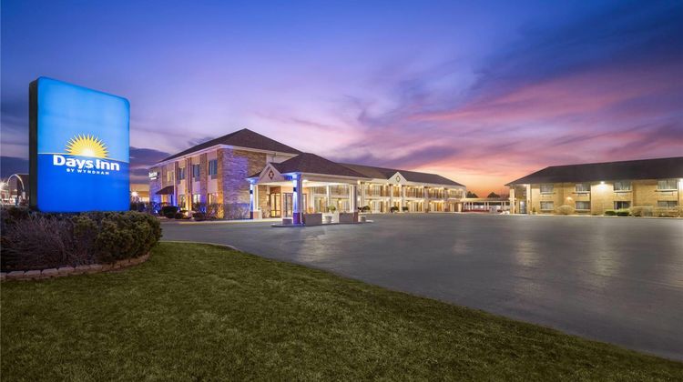 Days Inn St Charles Exterior