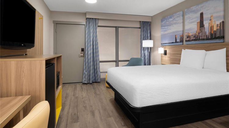 Days Inn St Charles Room