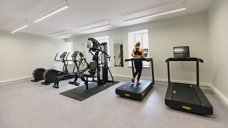 <b>L'Hotel de Beaune Health</b>. Images powered by <a href="https://iceportal.shijigroup.com/" title="IcePortal" target="_blank">IcePortal</a>.