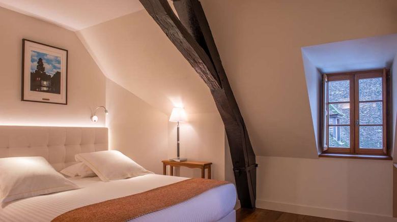 <b>L'Hotel de Beaune Room</b>. Images powered by <a href="https://iceportal.shijigroup.com/" title="IcePortal" target="_blank">IcePortal</a>.