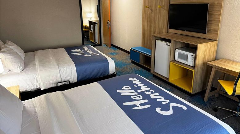 <b>Days Inn by Wyndham Lincoln Room</b>. Images powered by <a href="https://iceportal.shijigroup.com/" title="IcePortal" target="_blank">IcePortal</a>.