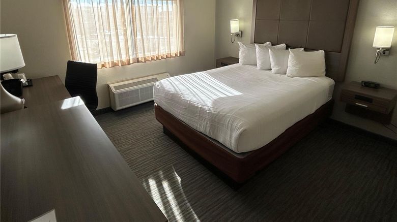 <b>Best Western Plus Paper Valley Hotel Room</b>. Images powered by <a href="https://iceportal.shijigroup.com/" title="IcePortal" target="_blank">IcePortal</a>.