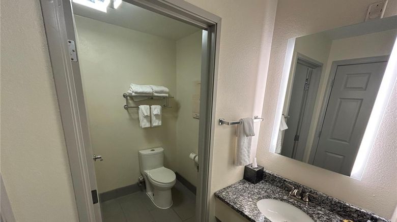 <b>Best Western Plus Paper Valley Hotel Room</b>. Images powered by <a href="https://iceportal.shijigroup.com/" title="IcePortal" target="_blank">IcePortal</a>.