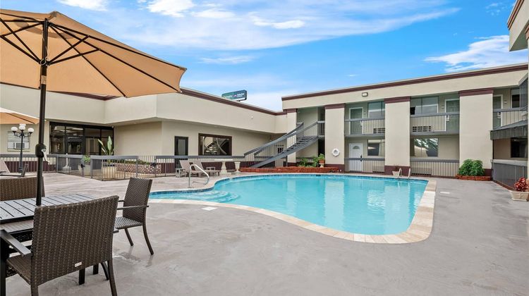 Quality Inn Harvey New Orleans Pool
