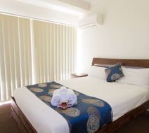 Direct Hotels - Monterey Moranbah Room