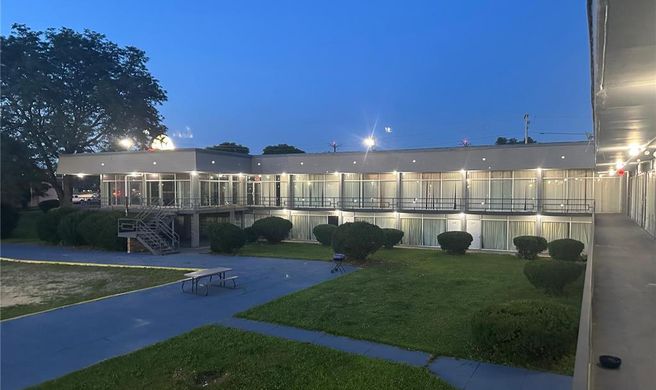 Americas Best Value Inn Rockford Exterior