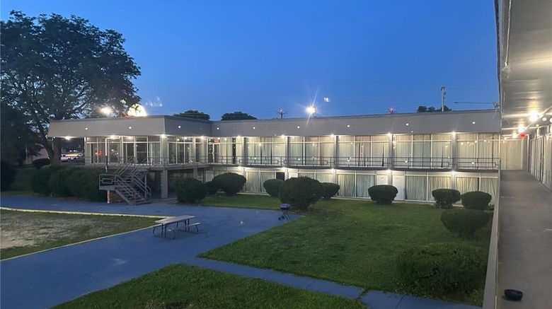 <b>Americas Best Value Inn Rockford Exterior</b>. Images powered by <a href="https://iceportal.shijigroup.com/" title="IcePortal" target="_blank">IcePortal</a>.