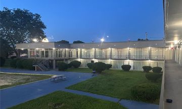 Americas Best Value Inn Rockford