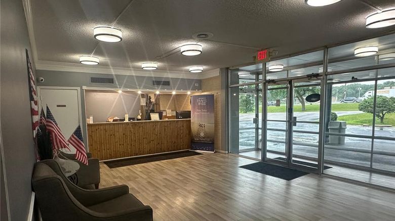 <b>Americas Best Value Inn Rockford Lobby</b>. Images powered by <a href="https://iceportal.shijigroup.com/" title="IcePortal" target="_blank">IcePortal</a>.