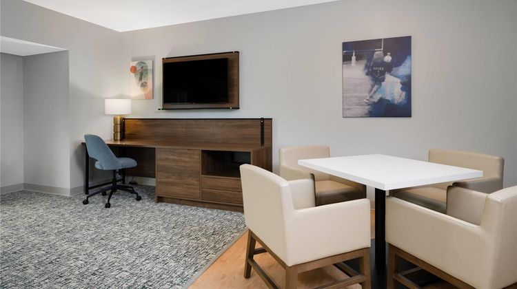 Wingate Geneva at SPIRE Academy Suite