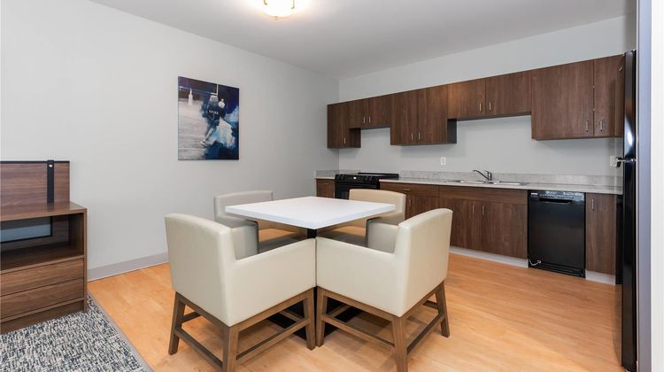 Wingate Geneva at SPIRE Academy Suite