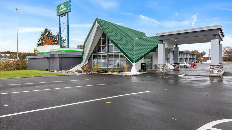<b>Wingate Geneva at SPIRE Academy Exterior</b>. Images powered by <a href="https://iceportal.shijigroup.com/" title="IcePortal" target="_blank">IcePortal</a>.