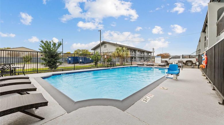 <b>Scottish Inns and Suites Texas City Pool</b>. Images powered by <a href="https://iceportal.shijigroup.com/" title="IcePortal" target="_blank">IcePortal</a>.