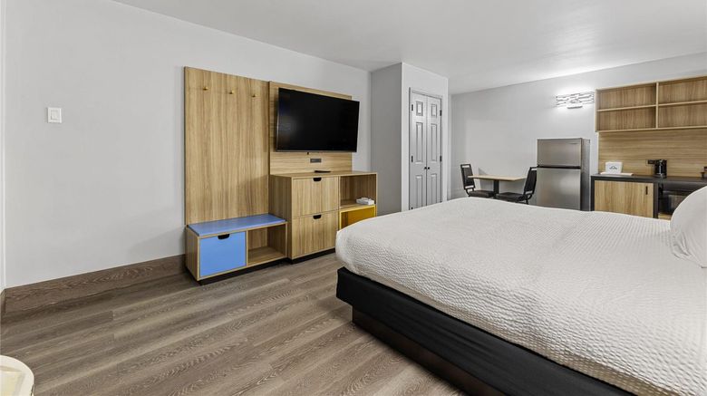 <b>Scottish Inns and Suites Texas City Room</b>. Images powered by <a href="https://iceportal.shijigroup.com/" title="IcePortal" target="_blank">IcePortal</a>.
