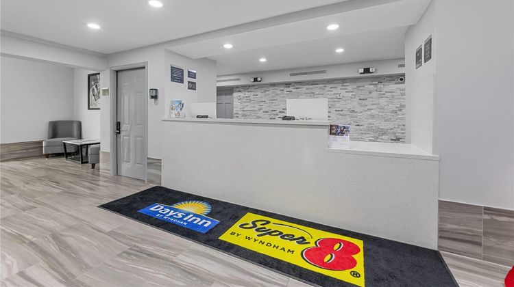 Days Inn & Suites Texas City Lobby