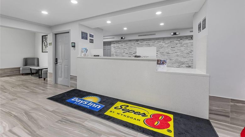 <b>Scottish Inns and Suites Texas City Lobby</b>. Images powered by <a href="https://iceportal.shijigroup.com/" title="IcePortal" target="_blank">IcePortal</a>.