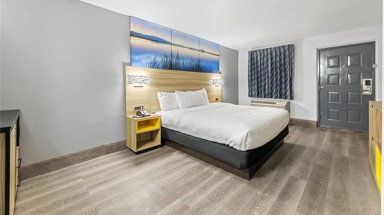 Days Inn & Suites Texas City Room