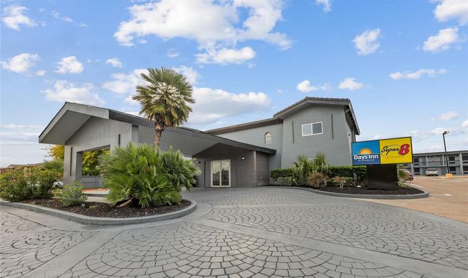 Scottish Inns and Suites Texas City Exterior