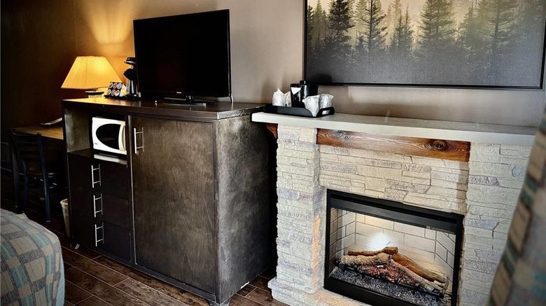 <b>Quality Inn Fort Frances Room</b>. Images powered by <a href="https://iceportal.shijigroup.com/" title="IcePortal" target="_blank">IcePortal</a>.