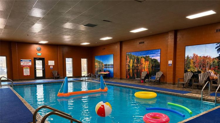 Quality Inn Fort Frances Pool
