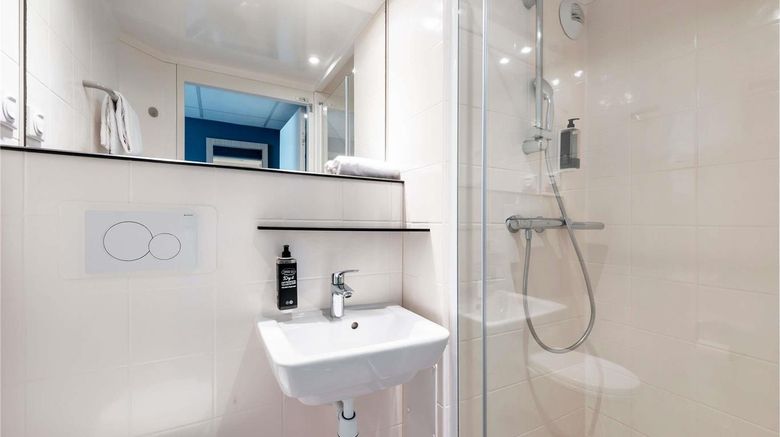 <b>Ibis Budget La Rochelle Room</b>. Images powered by <a href="https://iceportal.shijigroup.com/" title="IcePortal" target="_blank">IcePortal</a>.