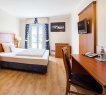 Hotel Meridian Room