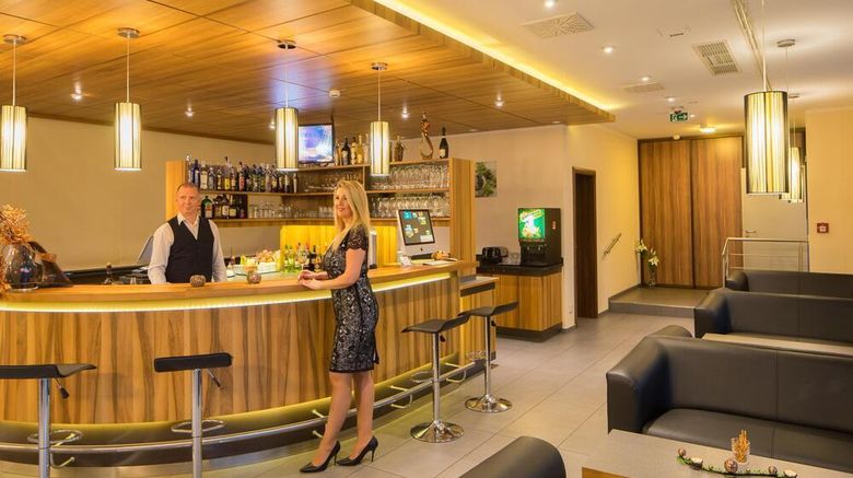 <b>Hotel Meridian Restaurant</b>. Images powered by <a href="https://iceportal.shijigroup.com/" title="IcePortal" target="_blank">IcePortal</a>.